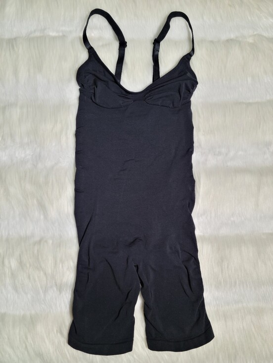 SKIMS Other - SKIMS Seamless Sculpt Mid Thigh Bodysuit Black Onyx Small NEW